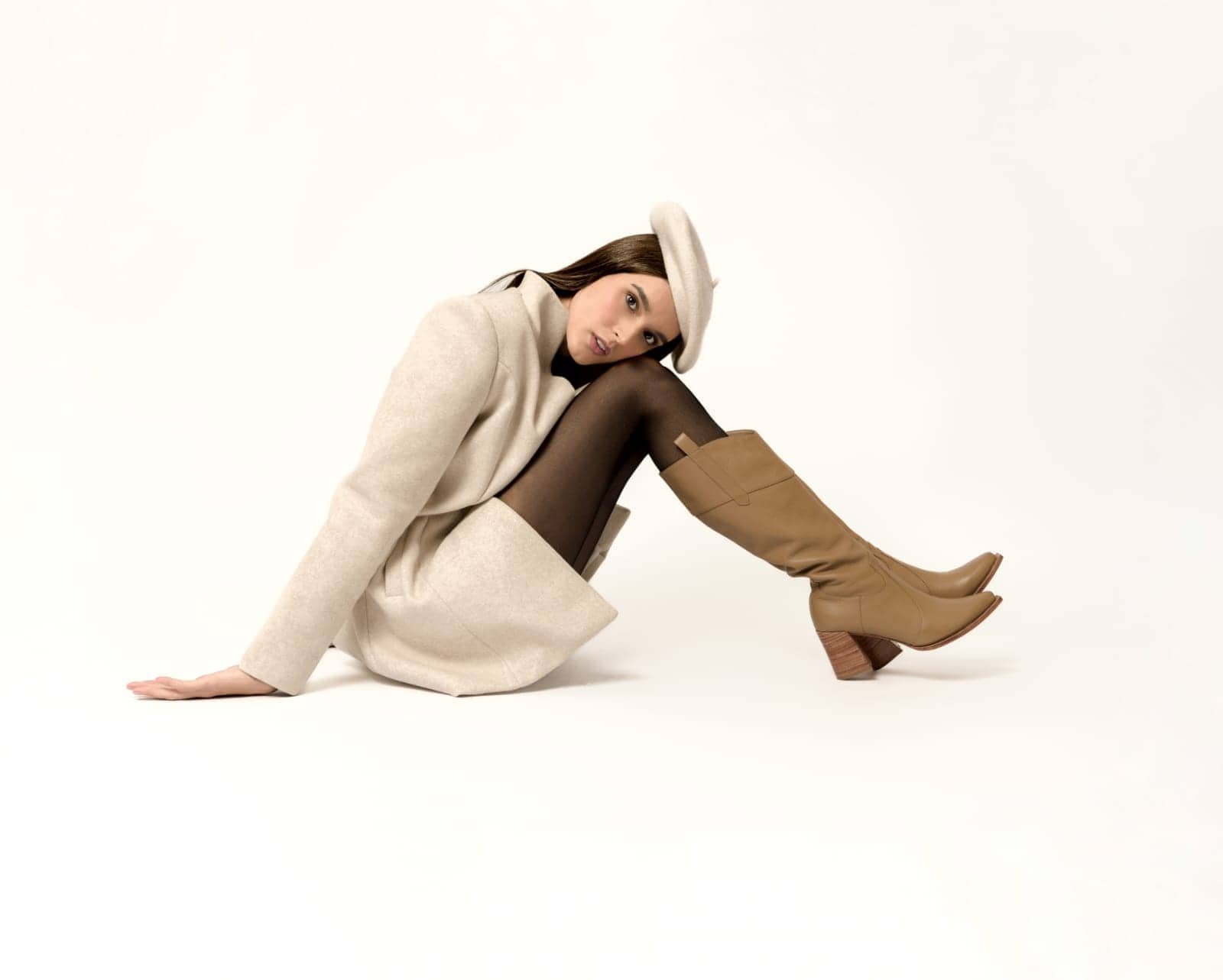 “Botas de cuero negro para mujer Cecilia Fiorentini”

“Botines de moda sostenible en cuero peruano Cecilia Fiorentini”