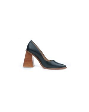 Stiletto Gaia negro de cuero con taco piramidal de madera reciclada
